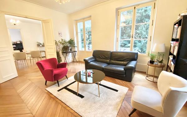 Maison à vendre    10 pièces • 333 m2 Mandres-les-Roses