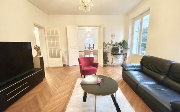 Maison à vendre    10 pièces • 333 m2 Mandres-les-Roses