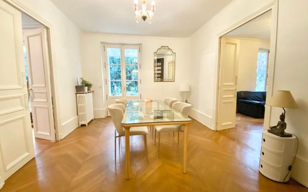 Maison à vendre    10 pièces • 333 m2 Mandres-les-Roses