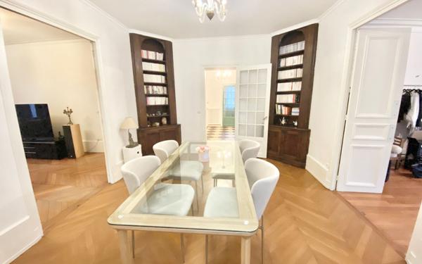 Maison à vendre    10 pièces • 333 m2 Mandres-les-Roses