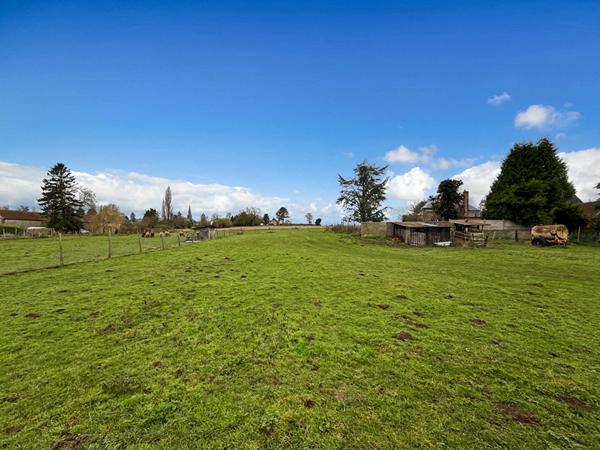 Terrain à bâtir proche Etrepagny