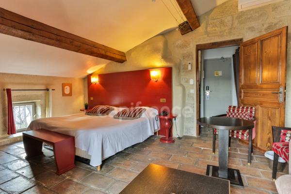 Exceptionnelle demeure de caractère du XVIIᵉ siècle entre Uzès et le Pont du Gard