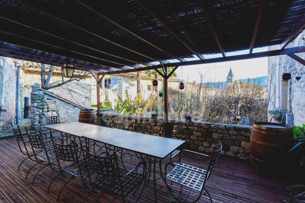 Exceptionnelle demeure de caractère du XVIIᵉ siècle entre Uzès et le Pont du Gard