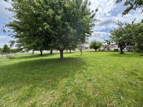 MUSSY SUR SEINE : Terrain clot de 1300m² à batir dans village avec toutes les commodités. Mussy-sur-Seine (10250)