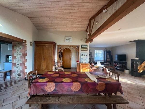 AUBIGNY-LES CLOUZEAUX, Longère 156 m², dépendance, 3569 m² terrain