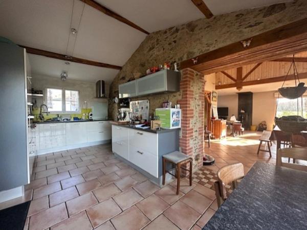AUBIGNY-LES CLOUZEAUX, Longère 156 m², dépendance, 3569 m² terrain