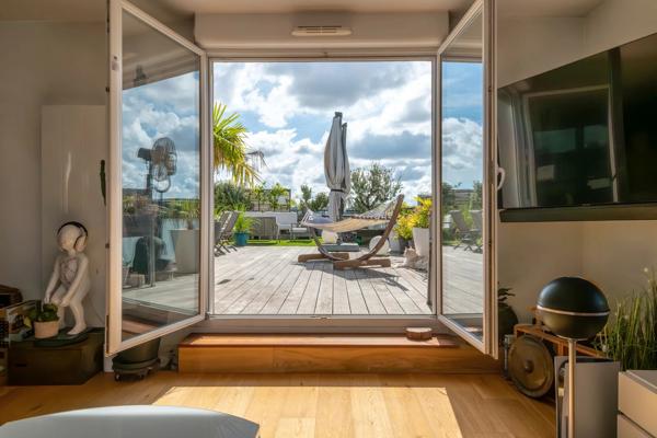 Lyon 7 - Jean Macé - Toit-terrasse de 58,87 m² - Terrasse de 110 m² environ - 1 Chambre - large box
