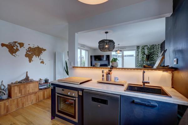 Lyon 7 - Jean Macé - Toit-terrasse de 58,87 m² - Terrasse de 110 m² environ - 1 Chambre - large box