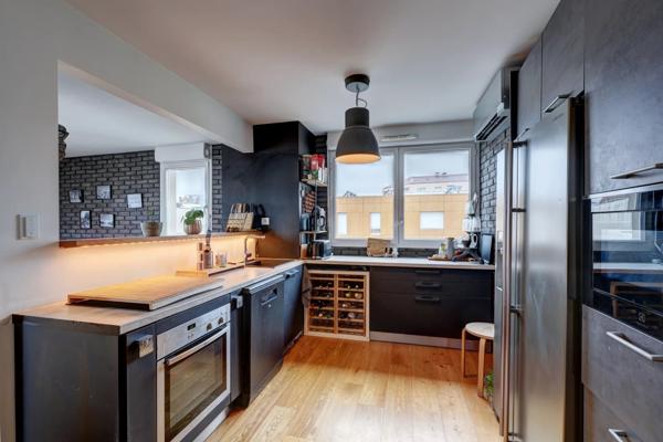 Lyon 7 - Jean Macé - Toit-terrasse de 58,87 m² - Terrasse de 110 m² environ - 1 Chambre - large box