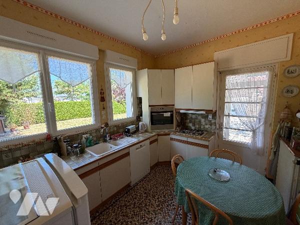 A ALENCON - Maison à usage d'habitation (139m²) avec garage indépendant sur un terrain de 1700m²