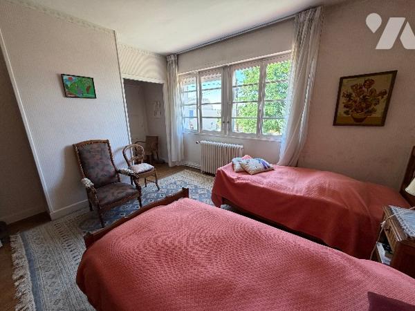 A ALENCON - Maison à usage d'habitation (139m²) avec garage indépendant sur un terrain de 1700m²