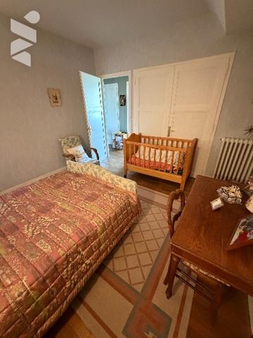 A ALENCON - Maison à usage d'habitation (139m²) avec garage indépendant sur un terrain de 1700m²