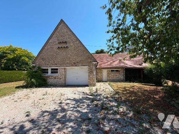 A ALENCON - Maison à usage d'habitation (139m²) avec garage indépendant sur un terrain de 1700m²