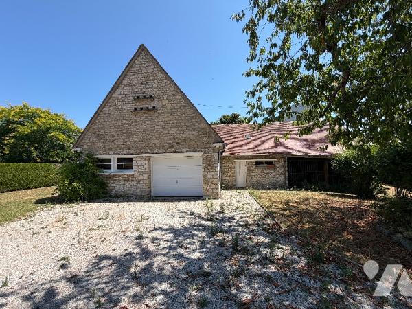 A ALENCON - Maison à usage d'habitation (139m²) avec garage indépendant sur un terrain de 1700m²