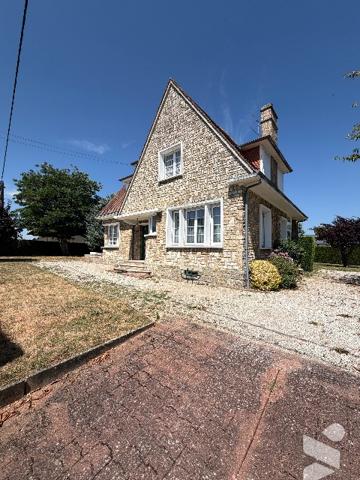 A ALENCON - Maison à usage d'habitation (139m²) avec garage indépendant sur un terrain de 1700m²