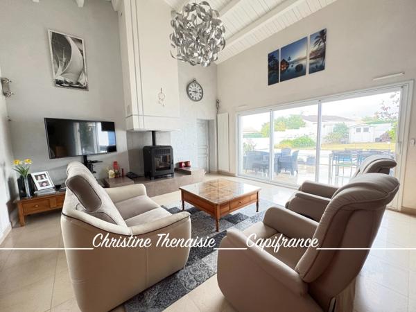 Maison à vendre 6 pièces 4 CHAMBRES - PISCINE CHAUFFEE - GARAGE - TERRAIN  SAINT GILLES CROIX DE VIE (85)