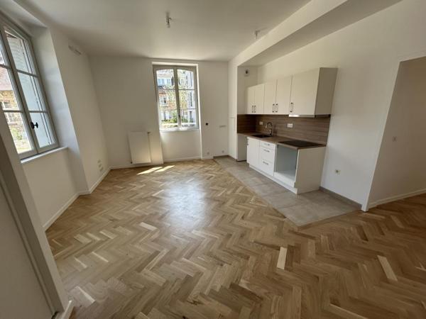 Location Appartement 4 pièces 81.7 m² - Versailles 78000