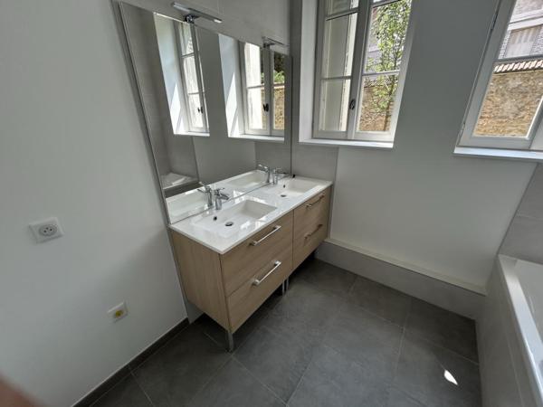 Location Appartement 4 pièces 81.7 m² - Versailles 78000