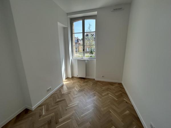 Location Appartement 4 pièces 81.7 m² - Versailles 78000