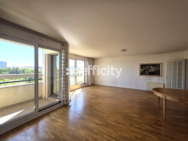 Appartement
         5 pièces
        - 107 m² 1 055 000 € *