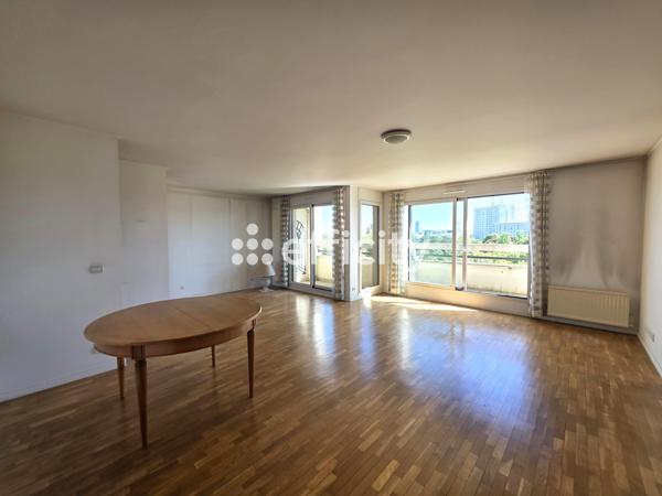 Appartement
         5 pièces
        - 107 m² 1 055 000 € *