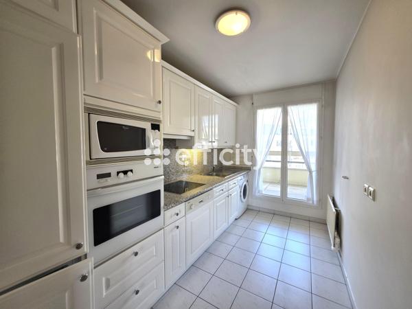 Appartement
         5 pièces
        - 107 m² 1 055 000 € *