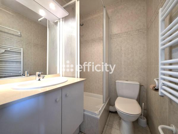 Appartement
         5 pièces
        - 107 m² 1 055 000 € *