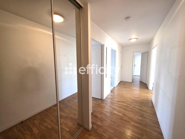 Appartement
         5 pièces
        - 107 m² 1 055 000 € *