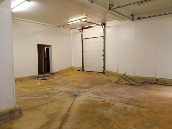 81320 LACAUNE - Entrepôt / local industriel 900 ²,  stockage ou transformation