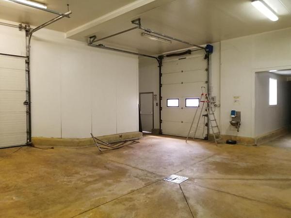 81320 LACAUNE - Entrepôt / local industriel 900 ²,  stockage ou transformation