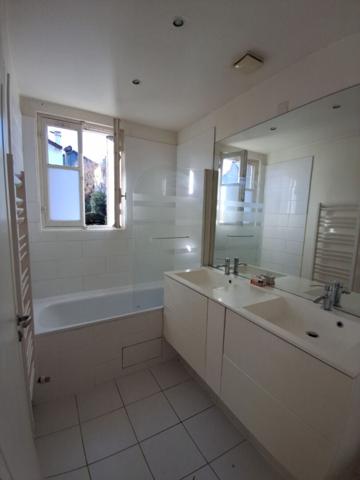 SURESNES Calme et verdure - Mison de charme à optimiser à 10' gares