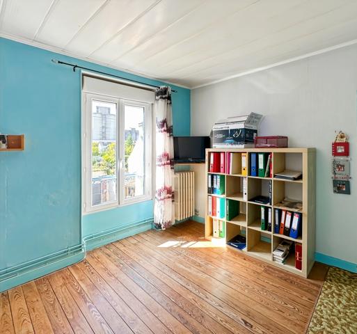 SOUPPES S/LOING proche à 5mn. Maison de caractère 7 pièces de 190 m2 sur terrain clos de 350 m2 avec garage.