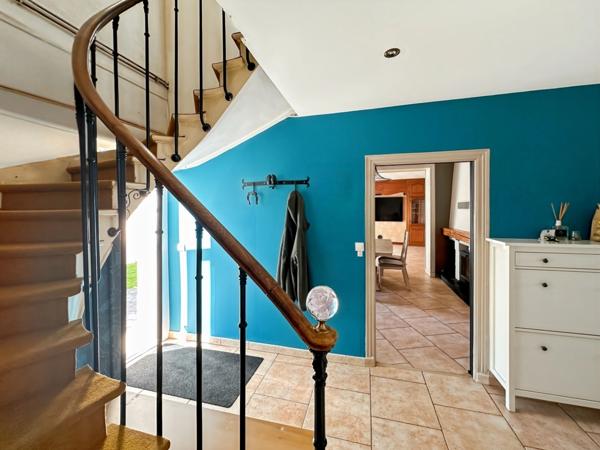 SOUPPES S/LOING proche à 5mn. Maison de caractère 7 pièces de 190 m2 sur terrain clos de 350 m2 avec garage.