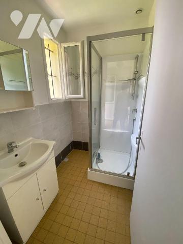 Commune de PIERRES, proche MAINTENON et de la gare, nous vous proposons un 
Ensemble immobilie...