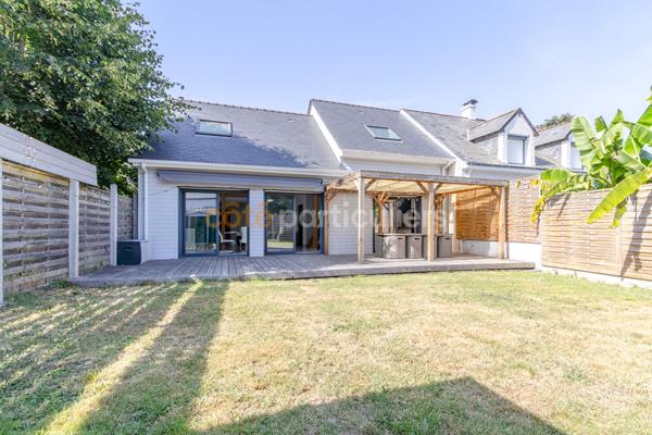 Vente
                Maison122 m² - 6 Pièces -
                    NANTES (44300)