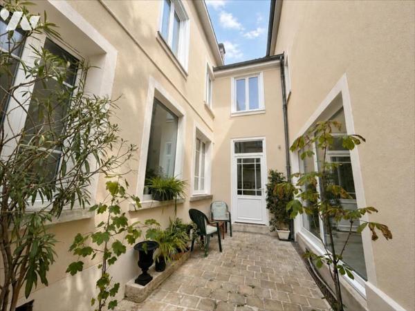 SECTEUR RECHERCHÉ / PROCHE BOULEVARD LUNDY -  MAISON DE VILLE