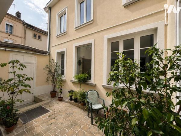 SECTEUR RECHERCHÉ / PROCHE BOULEVARD LUNDY -  MAISON DE VILLE