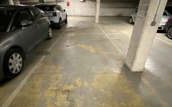 Stationnement à louer