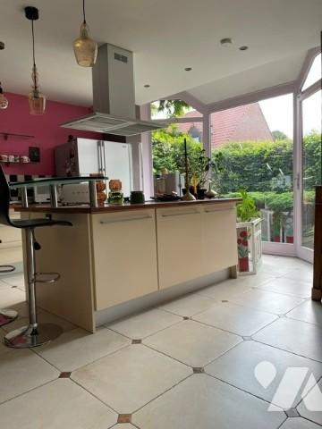 " BELLE MAISON INDIVIDUELLE " avec garage , 6 chambres ( dont une possible au rdc), …