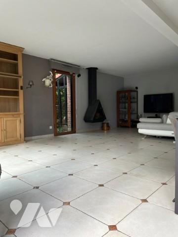 " BELLE MAISON INDIVIDUELLE " avec garage , 6 chambres ( dont une possible au rdc), …