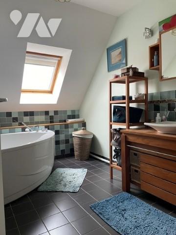" BELLE MAISON INDIVIDUELLE " avec garage , 6 chambres ( dont une possible au rdc), …