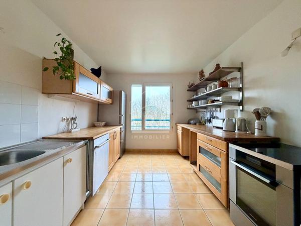 Meudon Bellevue - 78 m² avec balcon, vue dégagée sur Paris, DPE C - Résidence arborée