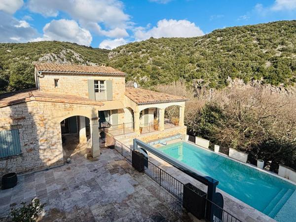 Propriété d'exception : vue rivière et charme de la pierre