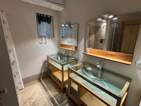 Propriété d'exception : vue rivière et charme de la pierre