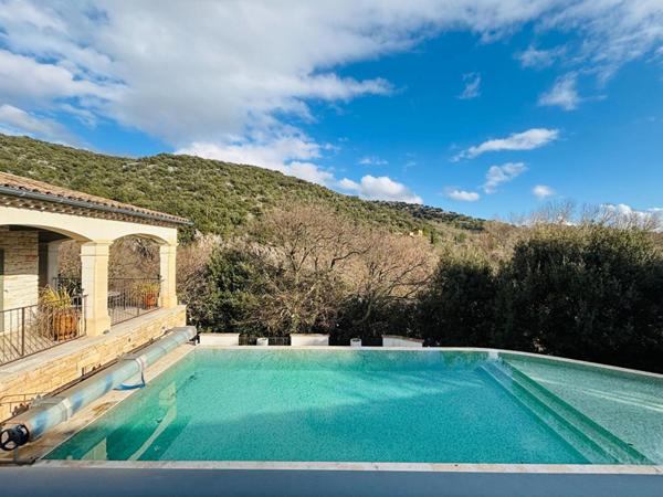 Propriété d'exception : vue rivière et charme de la pierre