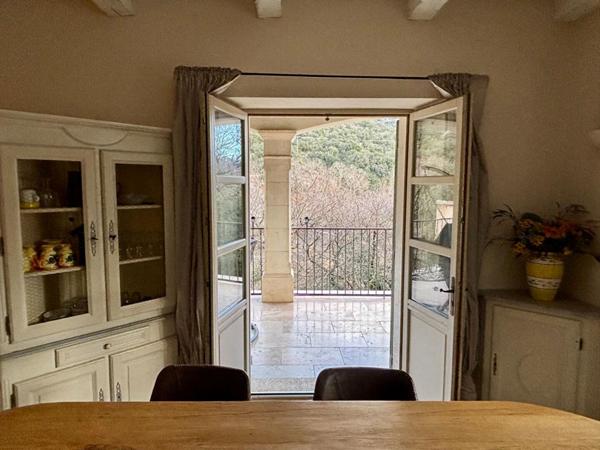 Propriété d'exception : vue rivière et charme de la pierre