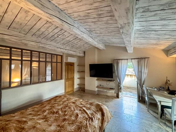 Propriété d'exception : vue rivière et charme de la pierre