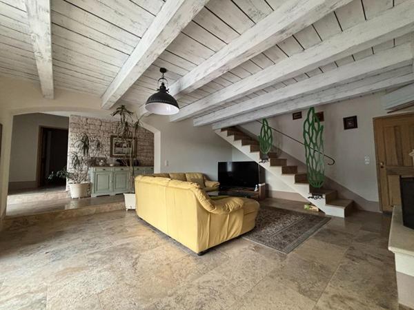 Propriété d'exception : vue rivière et charme de la pierre