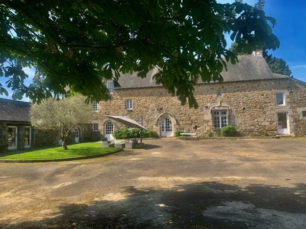 Manoir 15ème sur une parcelle de 4,6ha