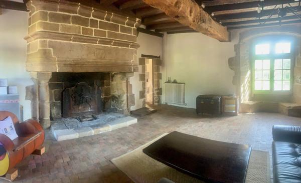 Manoir 15ème sur une parcelle de 4,6ha